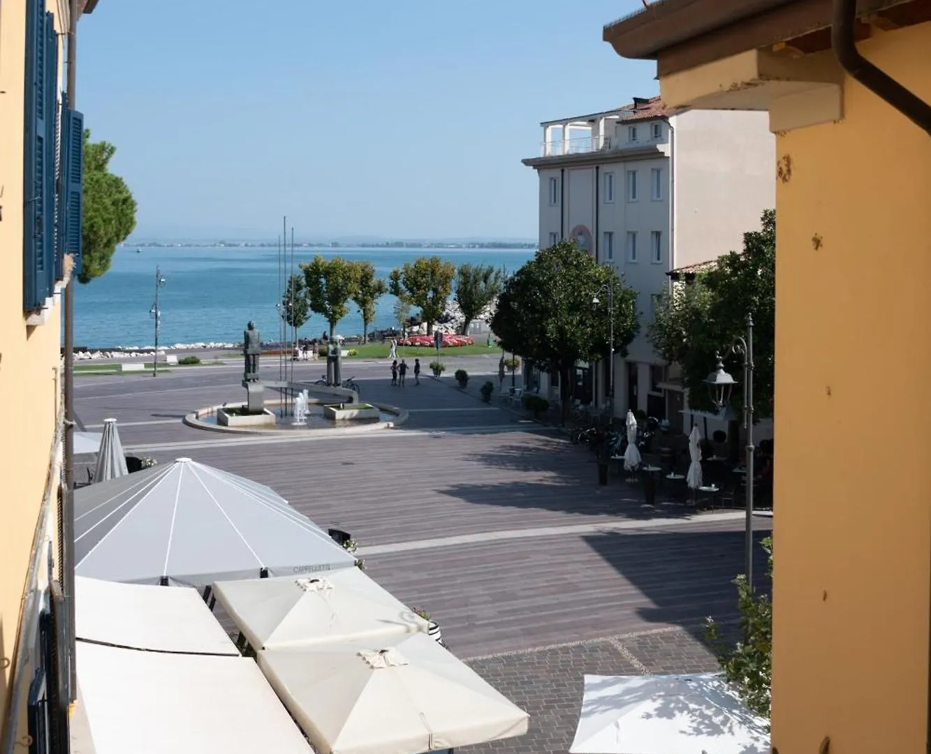 Apt Centrale Vista Lago Incredibile Posizione Apartment Desenzano del Garda Italy